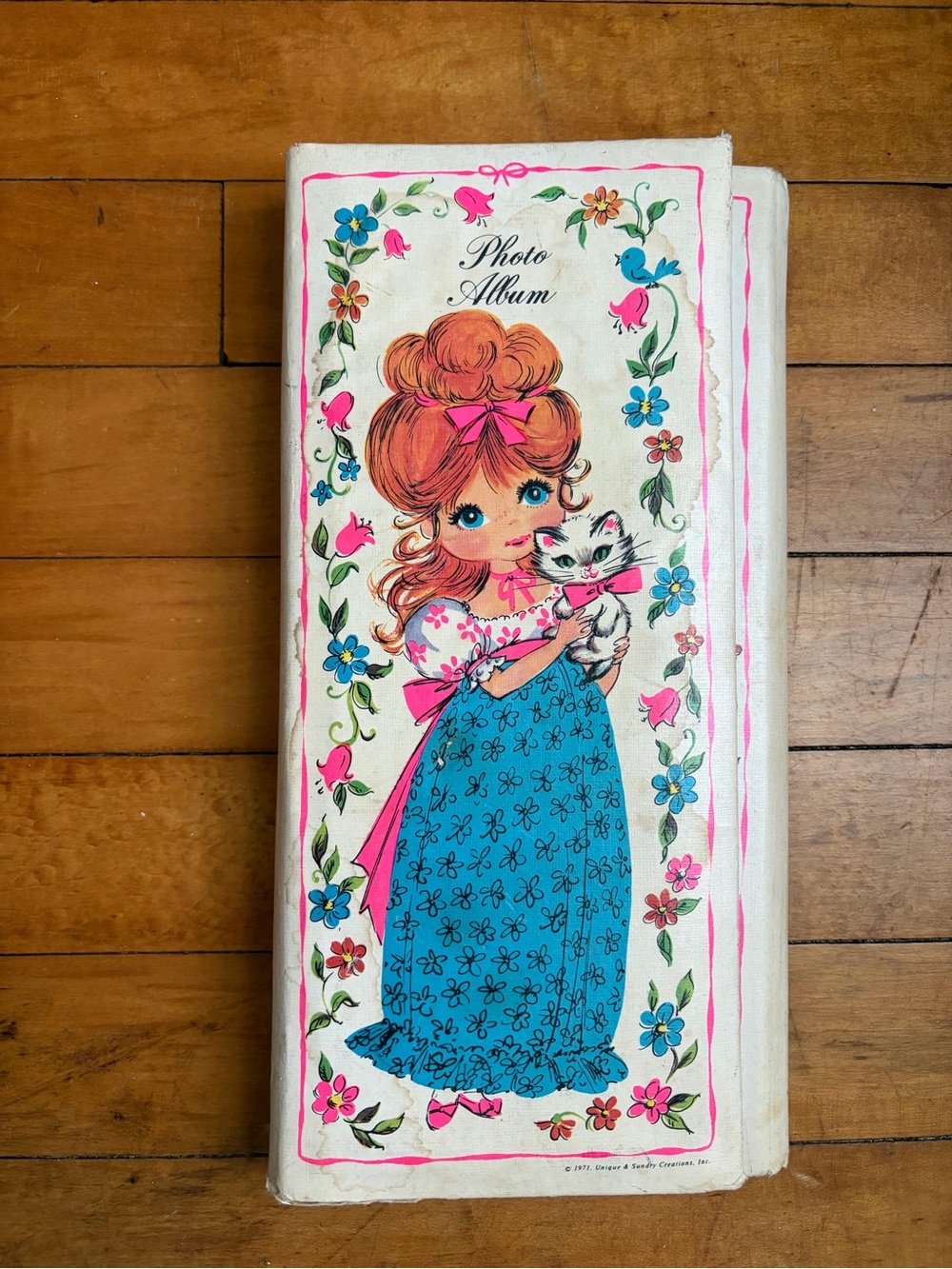 Vintage 70s (1971) Tri-fold Photo Album by Unique & Sundry Creations Inc.